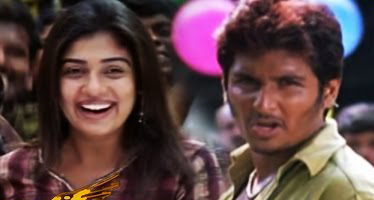 Theeppori Parakkum Song Lyrics