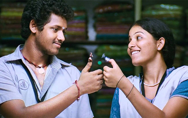 Aval Appadi Ondrum Song Lyrics