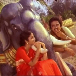 Mandhira Punnagai Lyrics — Manal Kayiru