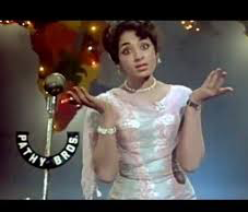 Ulagathil Sirandhadhu Song Lyrics