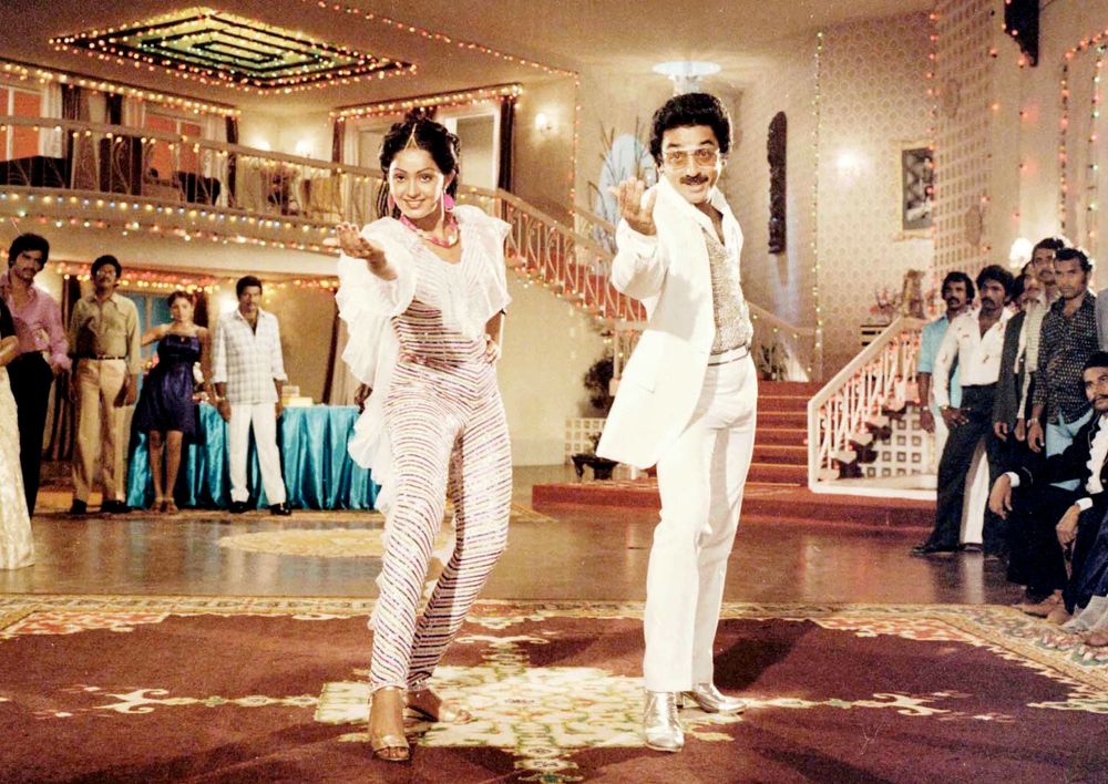 Varudhu Varudhu Song Lyrics