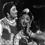 Kannil Vanthu Minnal Lyrics — Nadodi Mannan