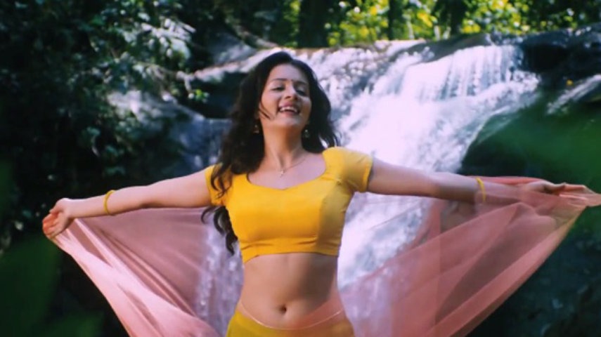 Isai Veesi Song Lyrics