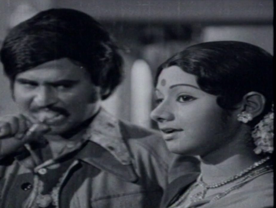 Naan Oru Kadhanayagi Song Lyrics
