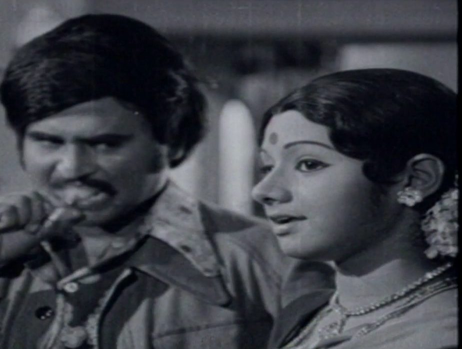 Naan Oru Kadhanayagi Song Lyrics