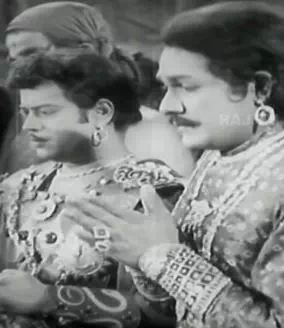 Kadamaiyile Uyir Vazhndhu