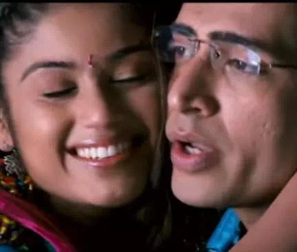 Mayam Seidhayo Song Lyrics