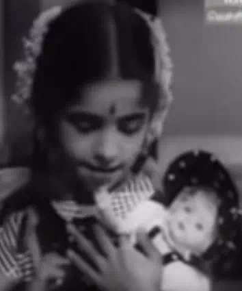 Thathi Thathi Nadandhuvarum Thangapapa Lyrics — Bommai
