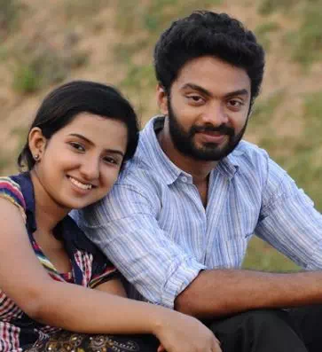 Vizhi Vanile Lyrics — Yaazh