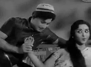 Thirumbivaa Lyrics — Nadodi
