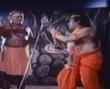 Ooru Kettu Kidakkuthu Lyrics — Oorellam Un Paattu