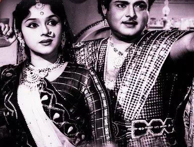Singara Thoppile Lyrics — Meenda Sorgam