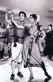 Ingu Nallairukanum Lyrics — Oru Thaai Makkal