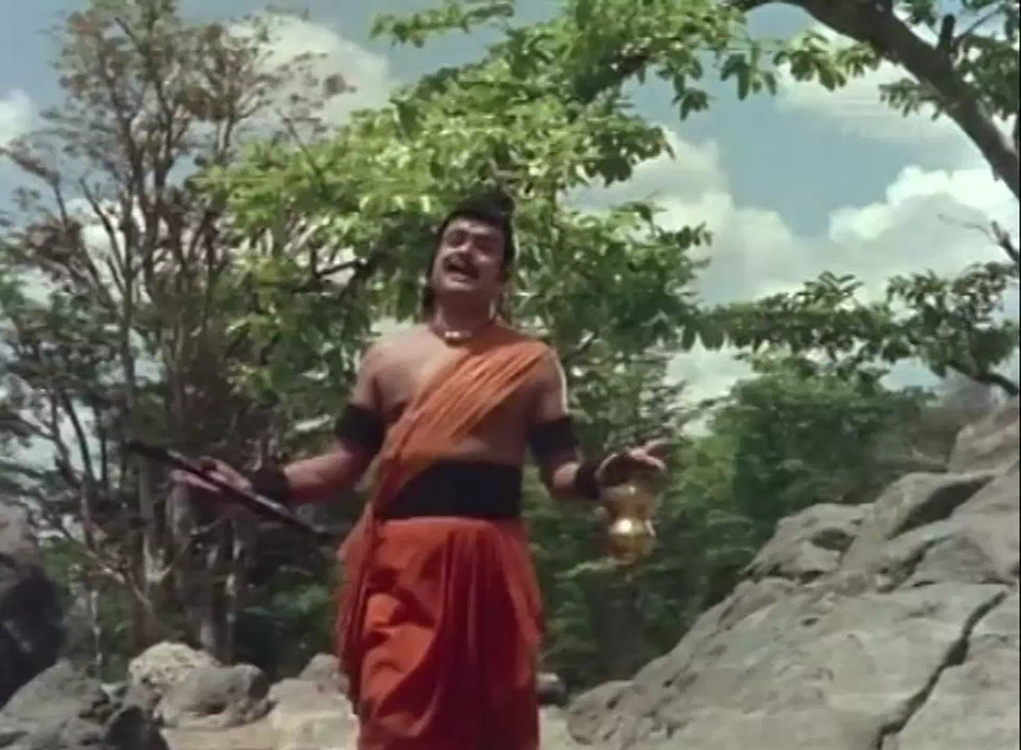 Irukkum Idatthai Vittu Lyrics — Thiruvarutchelvar