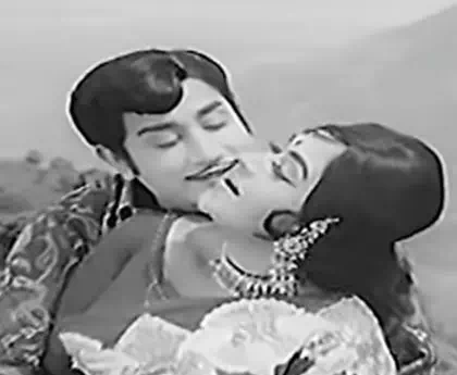 Muthu Pavalam Mukkani