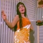 Unnai Thaaney Lyrics — Parakkum Paavai