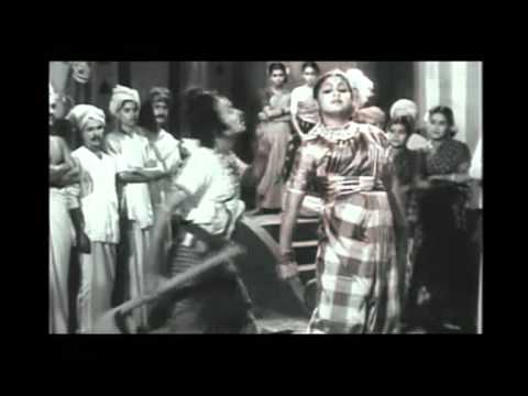 Vettaiyada Vaarum Mannava Song Lyrics