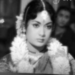 Purushan Veetil Vaazha Pora Ponney