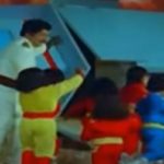 Vaan Veliyil Oru Oonjal Lyrics — Thanga Mama 3D