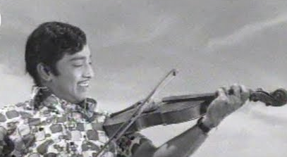 Naan Vazhkiren Song Lyrics