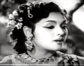 Pachchai Kili Paadudhu Song Lyrics