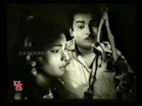 Poovindri Manamethu Boomiyin Meethu Song Lyrics