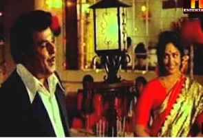 Punnagai Minnidum Arasi Song Lyrics