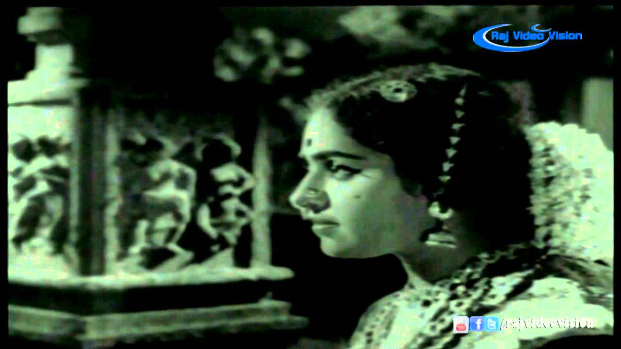 Ulagamellam Padaichavale Song Lyrics