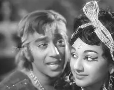 Oraayiram Vairangal Song Lyrics