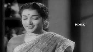 Nin Nadaiye Song