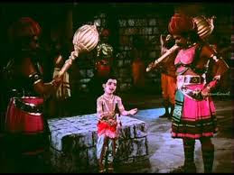 Paniyo Veyilo Song Lyrics