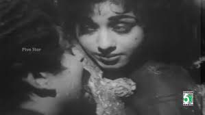 Ottraiyadi Paadhaiyile Song