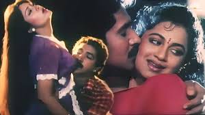 Ennennavo Ketkkum Song Lyrics